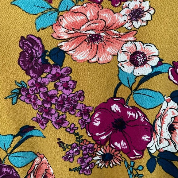 Beautiful Yellow Flowery Top - Picture 3 of 3